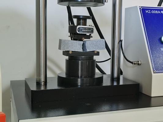 Electrical 300 KN~2000kn Capacity Universal Testing Machine Brick Compression Test Machine Distance Between Plate 260mm