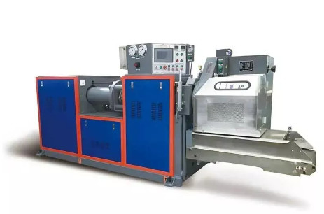 Rubber Precision Preformer Barrel Inside Diameter 300mm Cutter Speed 35~300r/Min Single Feeding Volume 100L